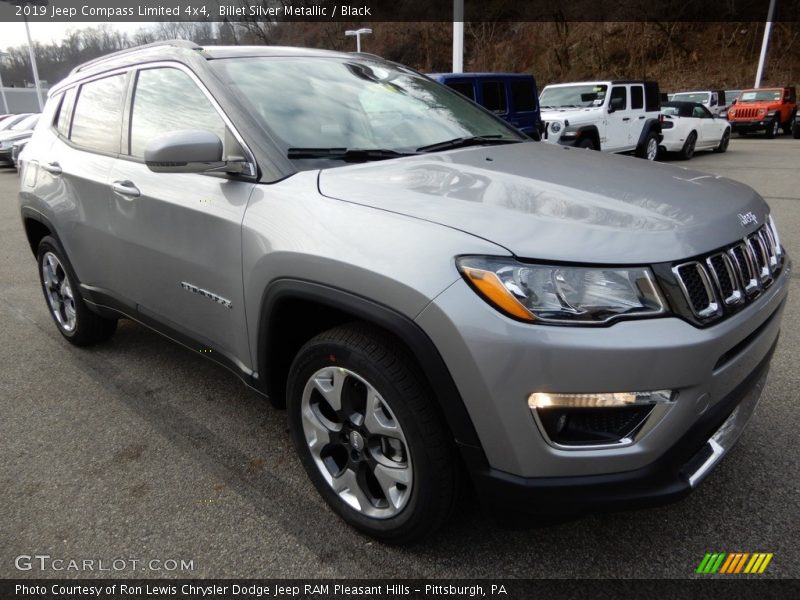 Front 3/4 View of 2019 Compass Limited 4x4