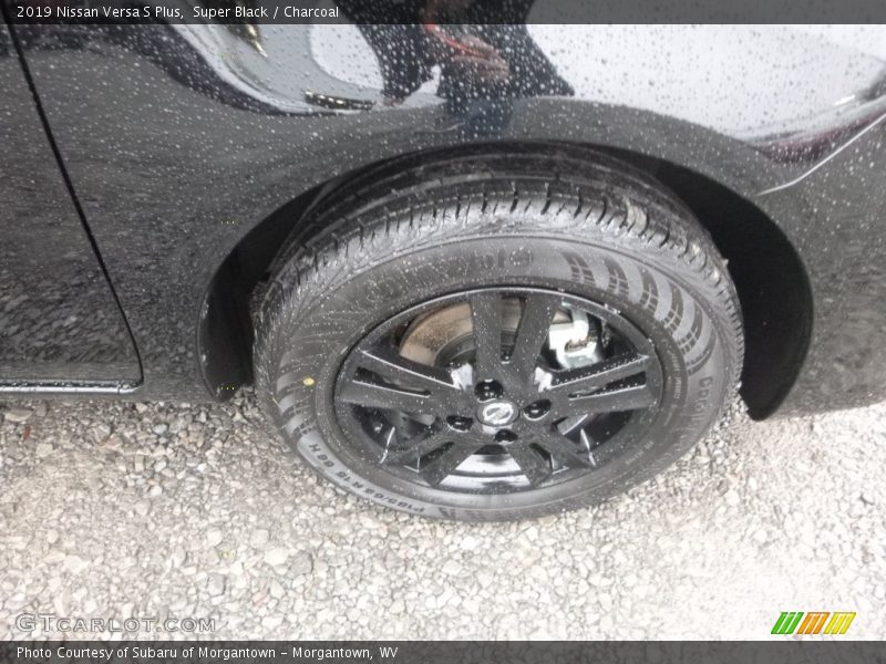 Super Black / Charcoal 2019 Nissan Versa S Plus