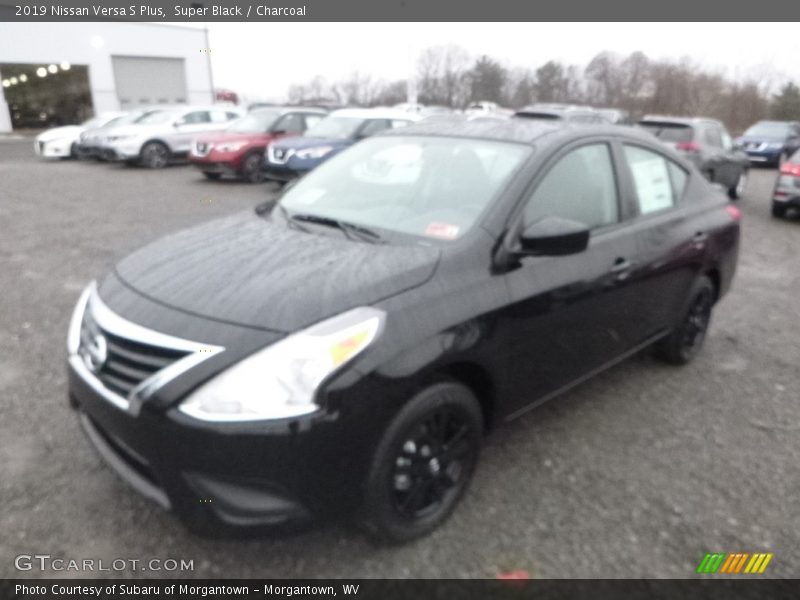 Super Black / Charcoal 2019 Nissan Versa S Plus