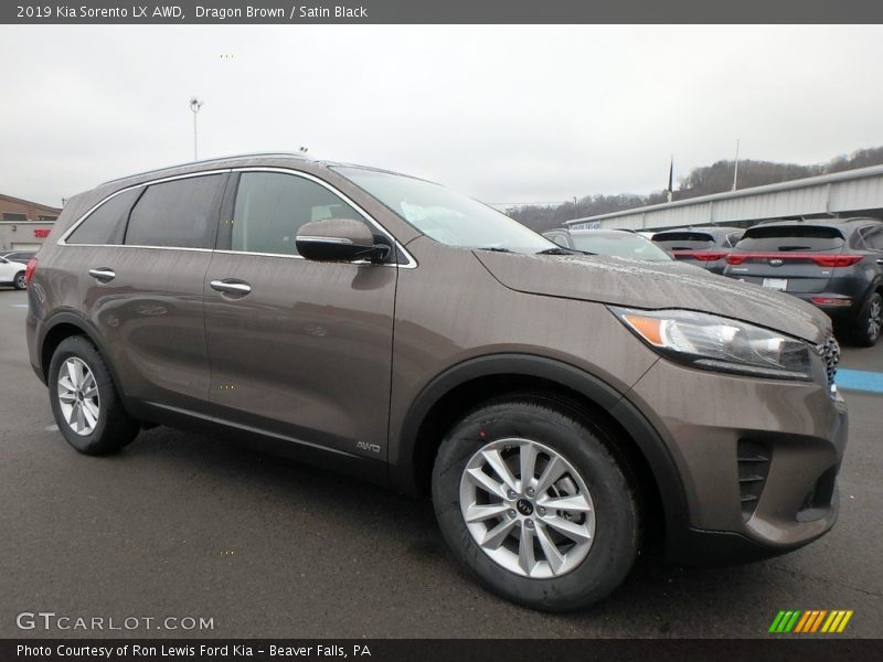 Front 3/4 View of 2019 Sorento LX AWD