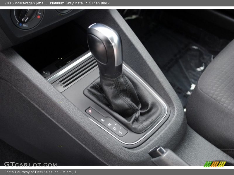 Platinum Grey Metallic / Titan Black 2016 Volkswagen Jetta S