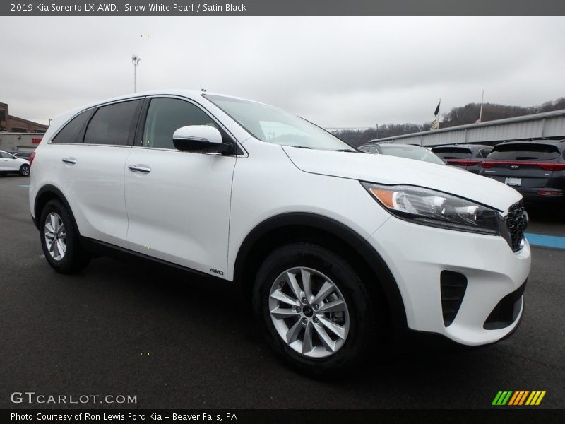 Front 3/4 View of 2019 Sorento LX AWD