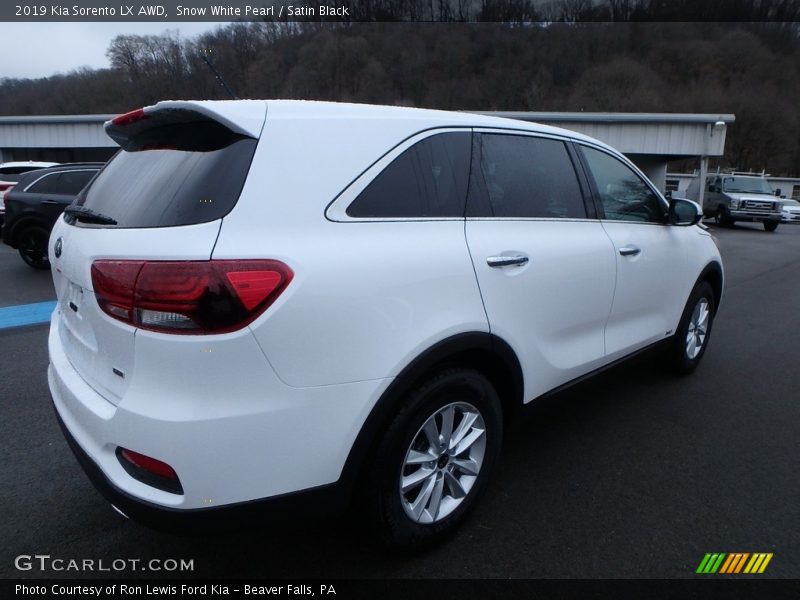 Snow White Pearl / Satin Black 2019 Kia Sorento LX AWD