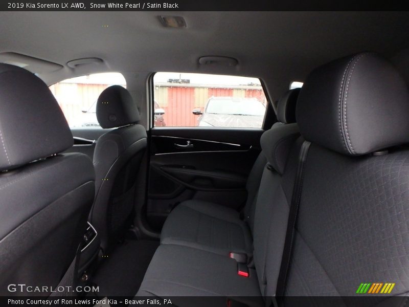 Snow White Pearl / Satin Black 2019 Kia Sorento LX AWD