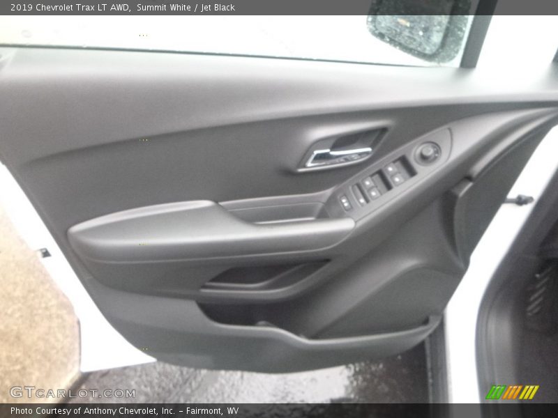 Summit White / Jet Black 2019 Chevrolet Trax LT AWD