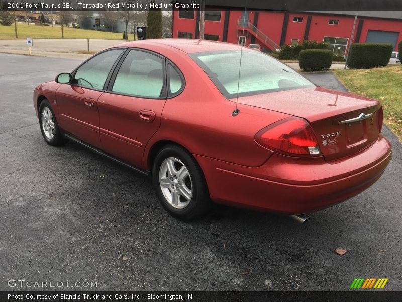 Toreador Red Metallic / Medium Graphite 2001 Ford Taurus SEL