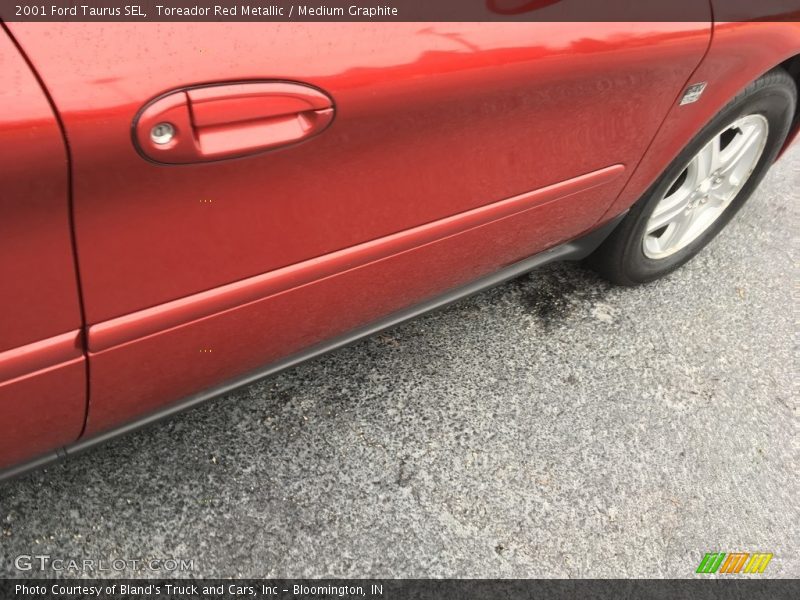 Toreador Red Metallic / Medium Graphite 2001 Ford Taurus SEL