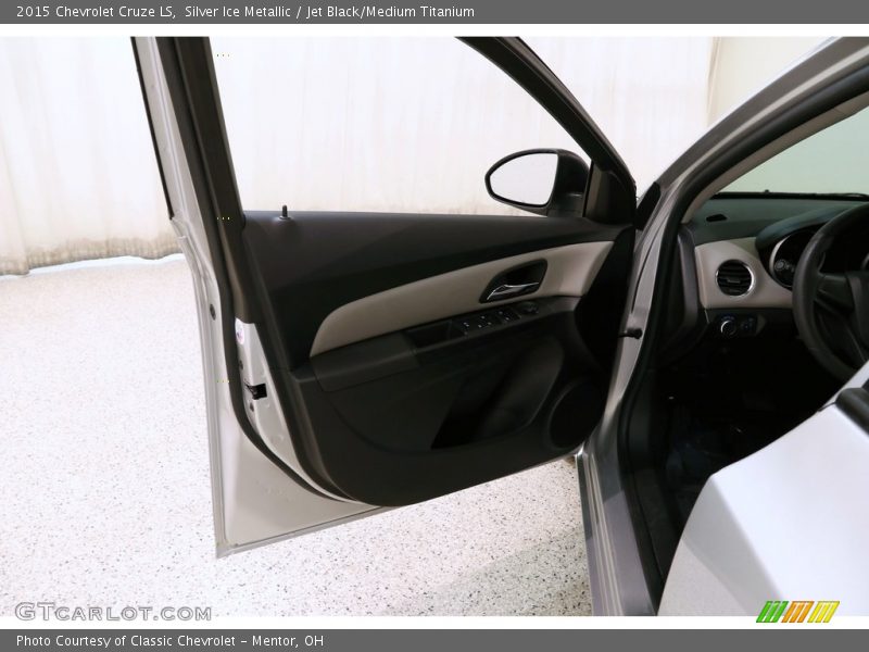 Silver Ice Metallic / Jet Black/Medium Titanium 2015 Chevrolet Cruze LS