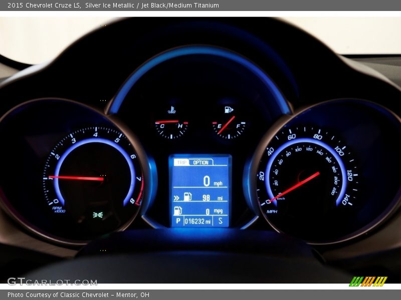 Silver Ice Metallic / Jet Black/Medium Titanium 2015 Chevrolet Cruze LS