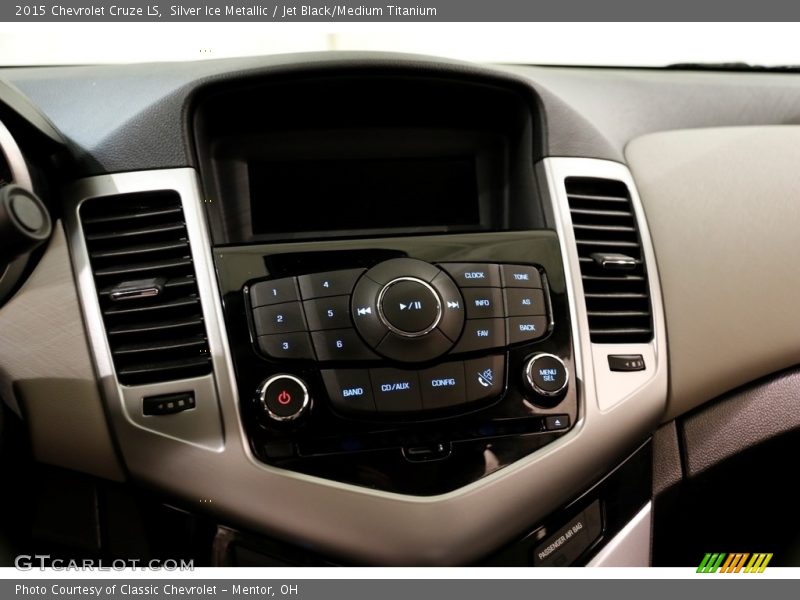 Silver Ice Metallic / Jet Black/Medium Titanium 2015 Chevrolet Cruze LS