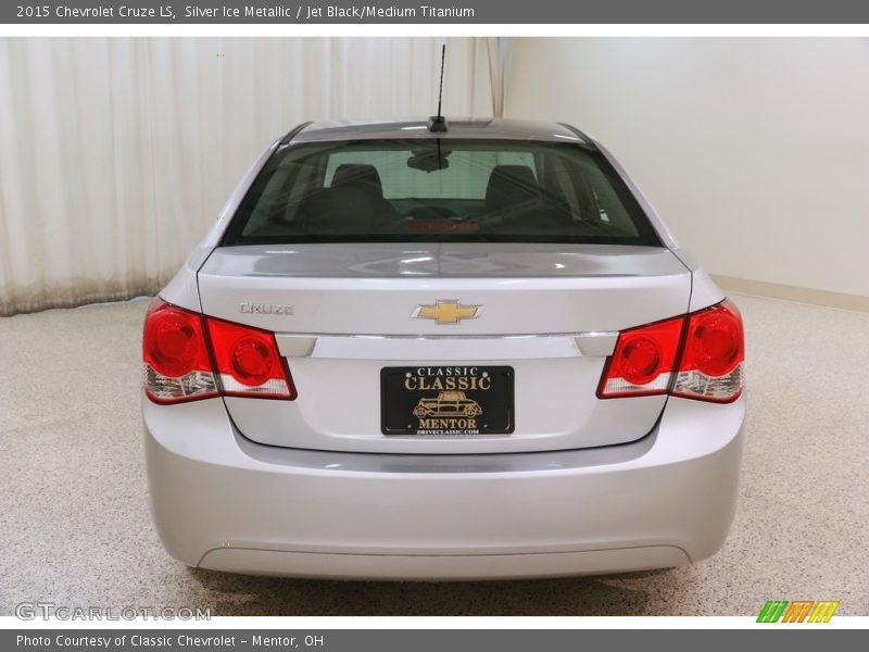 Silver Ice Metallic / Jet Black/Medium Titanium 2015 Chevrolet Cruze LS