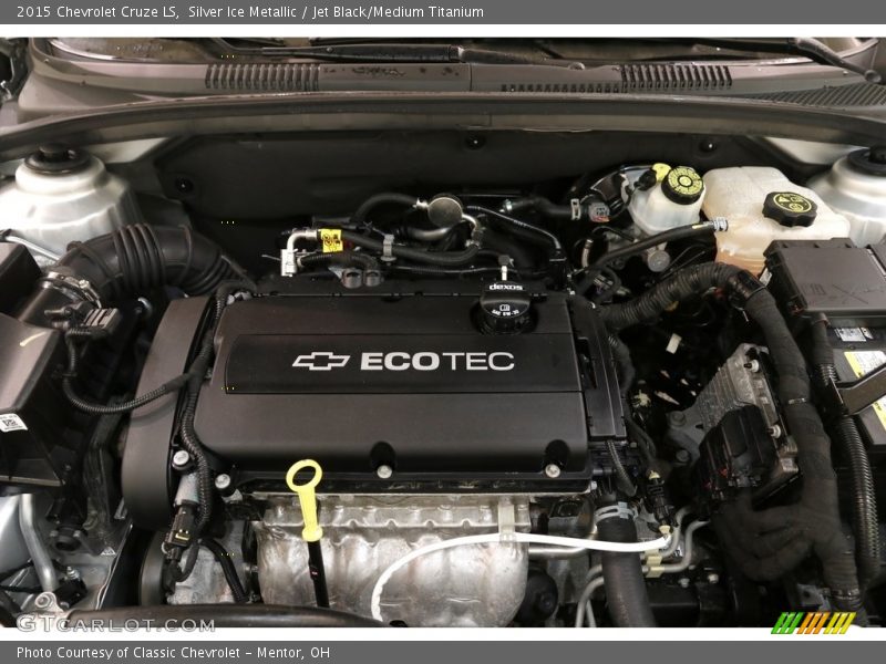 Silver Ice Metallic / Jet Black/Medium Titanium 2015 Chevrolet Cruze LS