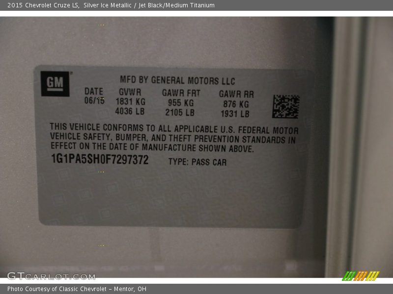 Silver Ice Metallic / Jet Black/Medium Titanium 2015 Chevrolet Cruze LS