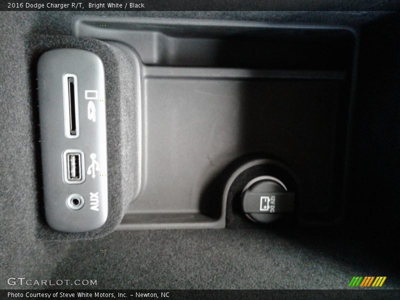 Bright White / Black 2016 Dodge Charger R/T