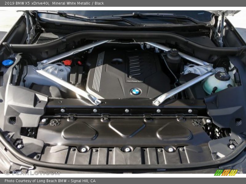 Mineral White Metallic / Black 2019 BMW X5 xDrive40i