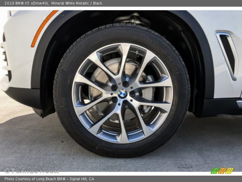 Mineral White Metallic / Black 2019 BMW X5 xDrive40i