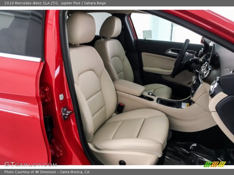 Jupiter Red / Sahara Beige 2019 Mercedes-Benz GLA 250