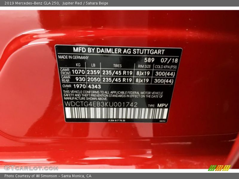 Jupiter Red / Sahara Beige 2019 Mercedes-Benz GLA 250