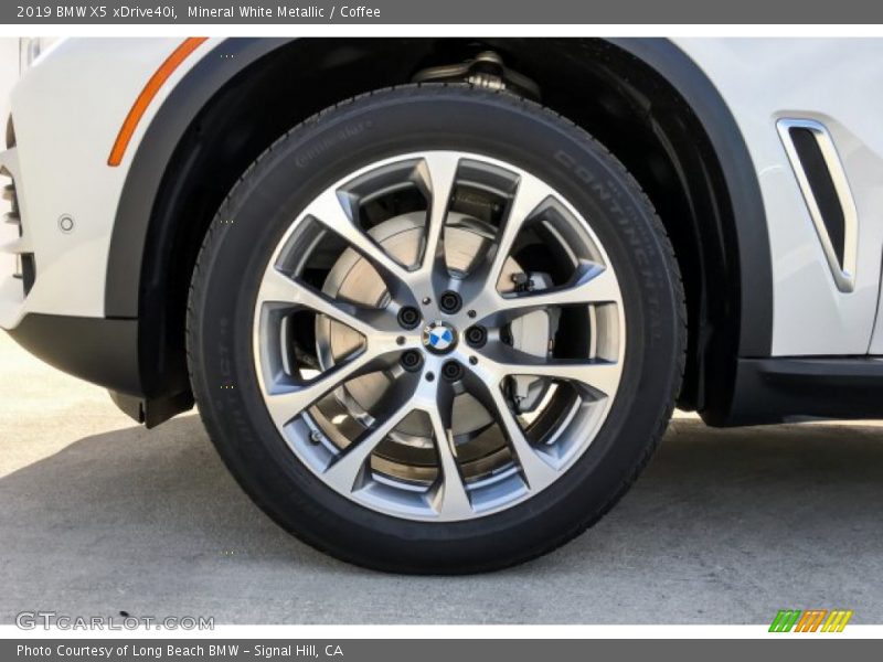 Mineral White Metallic / Coffee 2019 BMW X5 xDrive40i