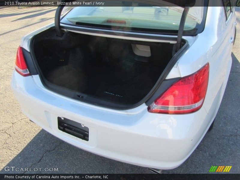 Blizzard White Pearl / Ivory 2010 Toyota Avalon Limited