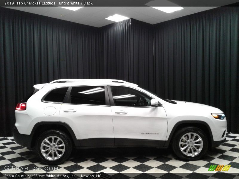 Bright White / Black 2019 Jeep Cherokee Latitude