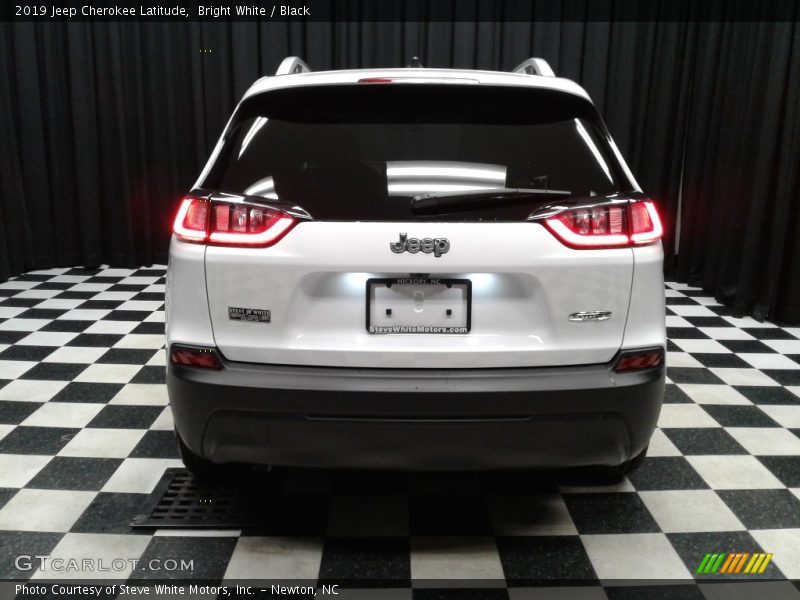 Bright White / Black 2019 Jeep Cherokee Latitude