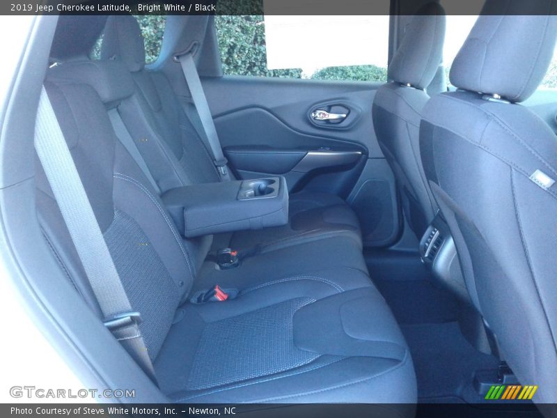 Bright White / Black 2019 Jeep Cherokee Latitude