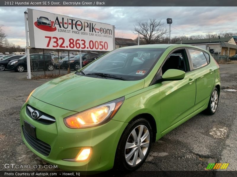 Electrolyte Green / Black 2012 Hyundai Accent SE 5 Door