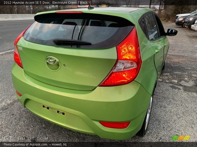 Electrolyte Green / Black 2012 Hyundai Accent SE 5 Door