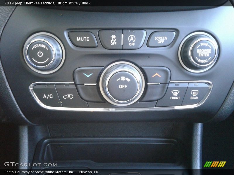 Bright White / Black 2019 Jeep Cherokee Latitude