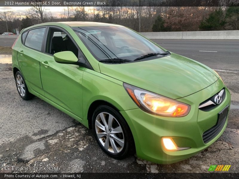 Electrolyte Green / Black 2012 Hyundai Accent SE 5 Door