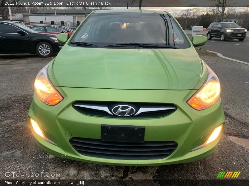 Electrolyte Green / Black 2012 Hyundai Accent SE 5 Door