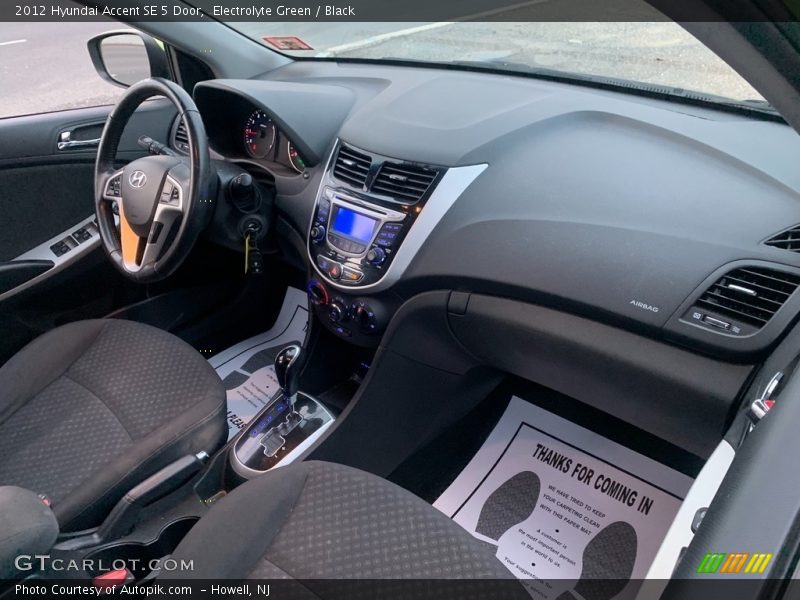 Electrolyte Green / Black 2012 Hyundai Accent SE 5 Door