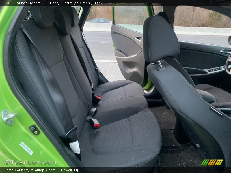 Electrolyte Green / Black 2012 Hyundai Accent SE 5 Door