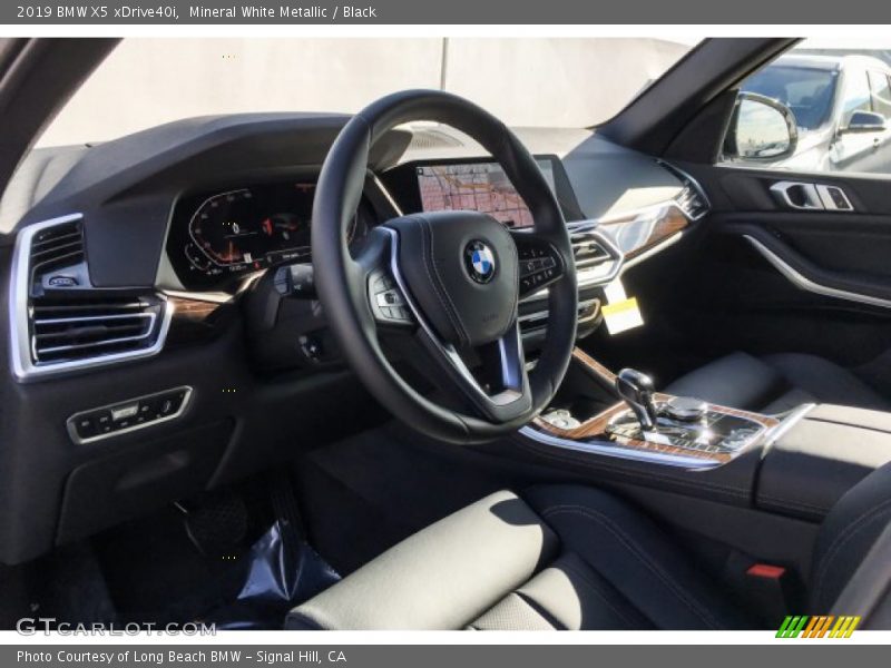 Mineral White Metallic / Black 2019 BMW X5 xDrive40i