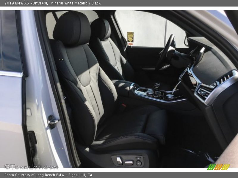 Mineral White Metallic / Black 2019 BMW X5 xDrive40i