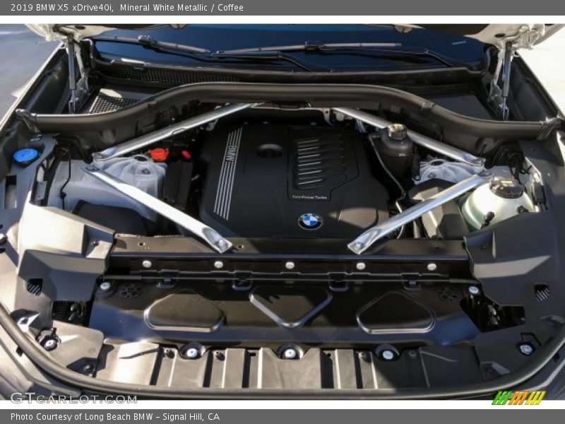 Mineral White Metallic / Coffee 2019 BMW X5 xDrive40i