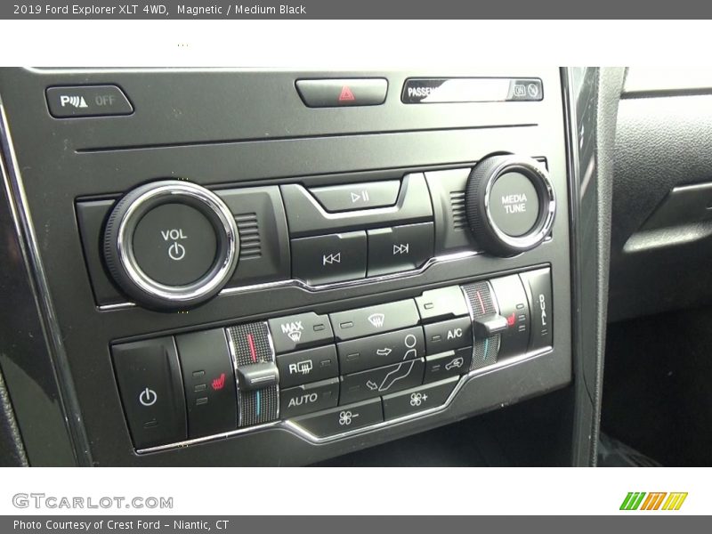 Magnetic / Medium Black 2019 Ford Explorer XLT 4WD