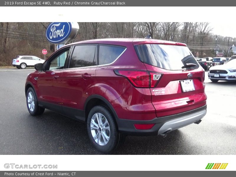 Ruby Red / Chromite Gray/Charcoal Black 2019 Ford Escape SE 4WD