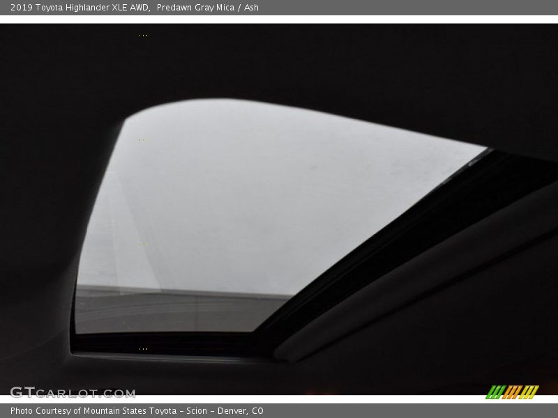 Predawn Gray Mica / Ash 2019 Toyota Highlander XLE AWD