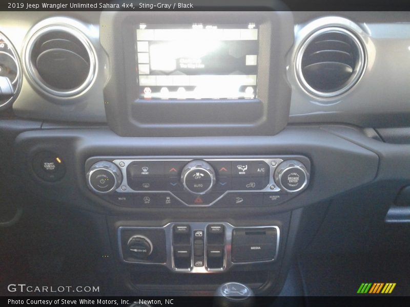 Sting-Gray / Black 2019 Jeep Wrangler Unlimited Sahara 4x4