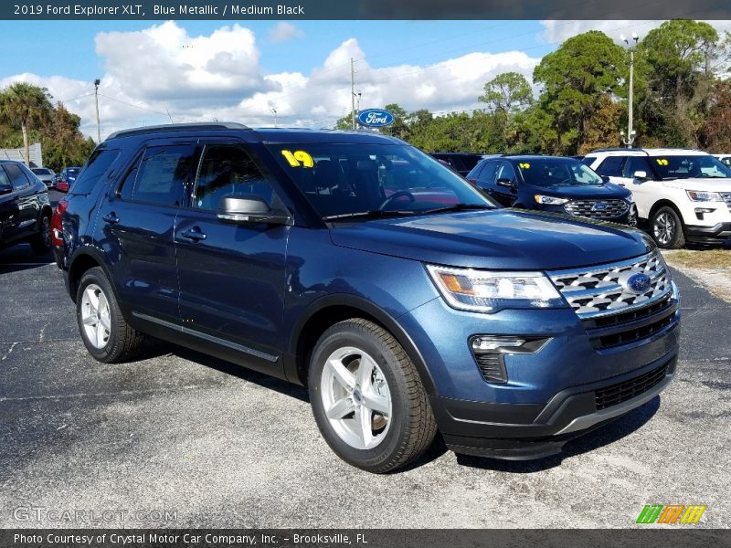 Front 3/4 View of 2019 Explorer XLT