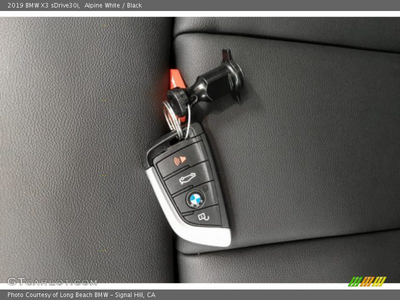 Alpine White / Black 2019 BMW X3 sDrive30i