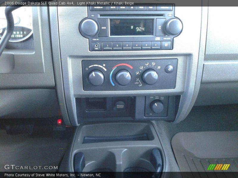 Light Khaki Metallic / Khaki Beige 2006 Dodge Dakota SLT Quad Cab 4x4
