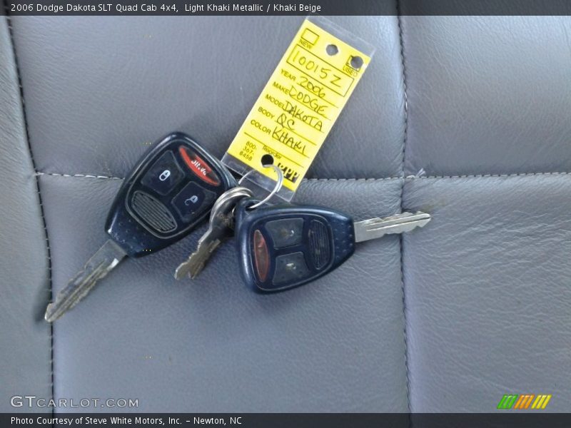 Light Khaki Metallic / Khaki Beige 2006 Dodge Dakota SLT Quad Cab 4x4