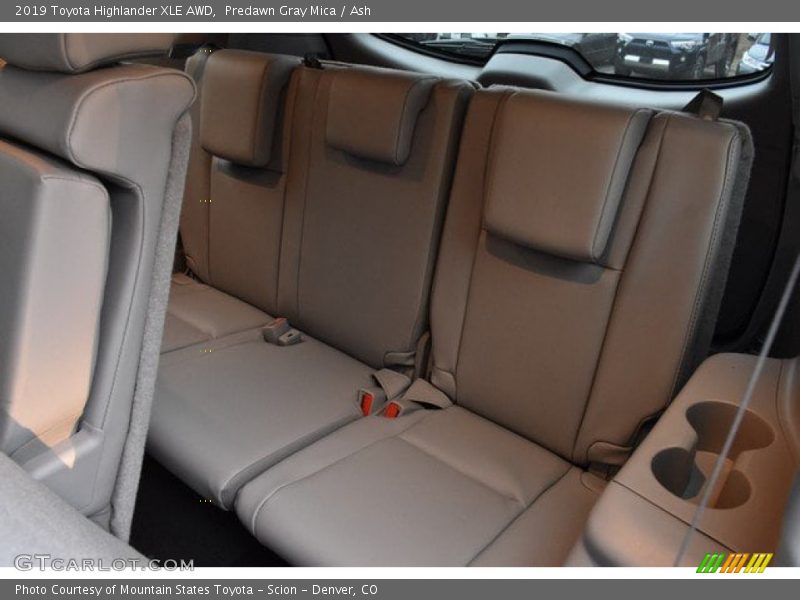 Predawn Gray Mica / Ash 2019 Toyota Highlander XLE AWD