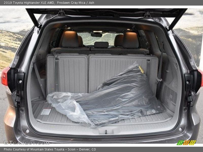 Predawn Gray Mica / Ash 2019 Toyota Highlander XLE AWD
