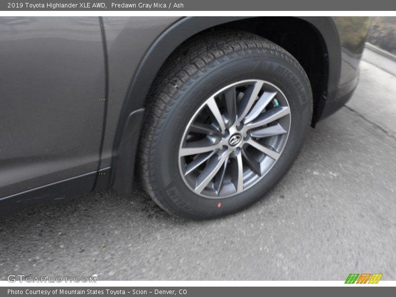 Predawn Gray Mica / Ash 2019 Toyota Highlander XLE AWD