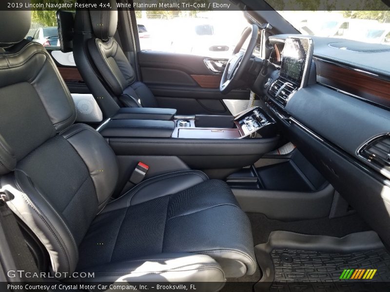 Front Seat of 2019 Navigator Reserve 4x4