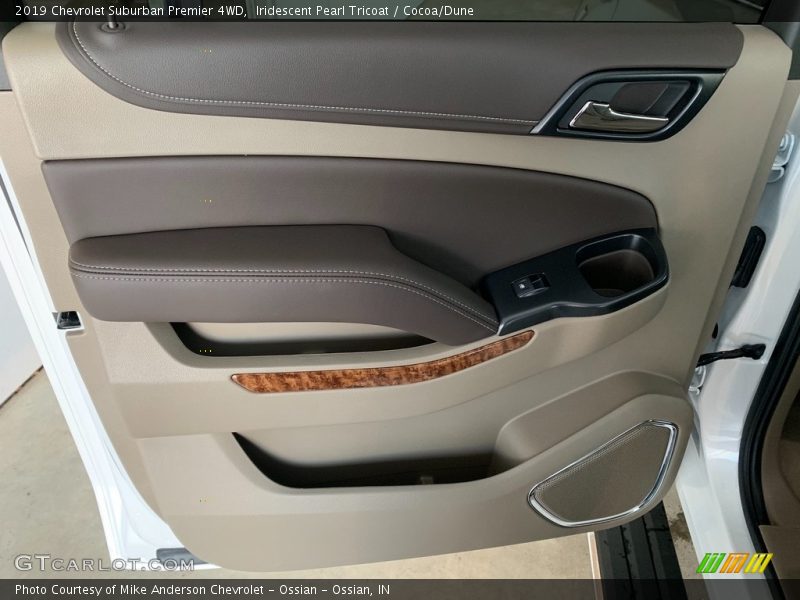 Iridescent Pearl Tricoat / Cocoa/Dune 2019 Chevrolet Suburban Premier 4WD